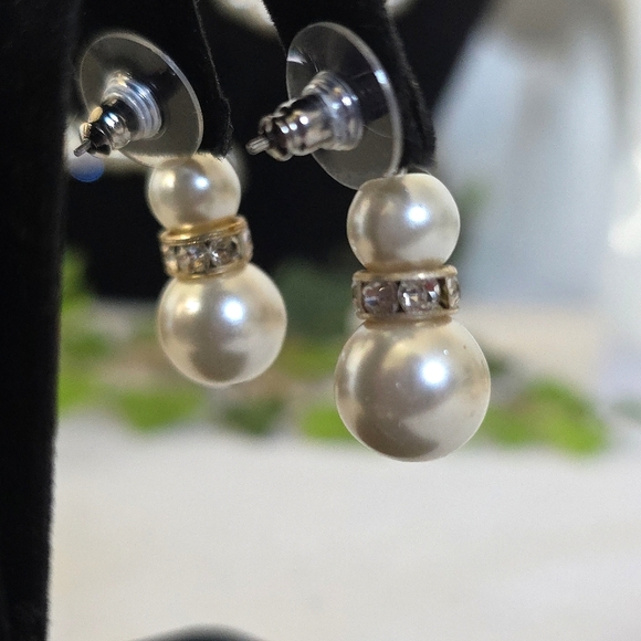 Elegant White Glass Pearl with Rhinestone Necklace Earrings and Bracelet Set - Picture 7 of 17